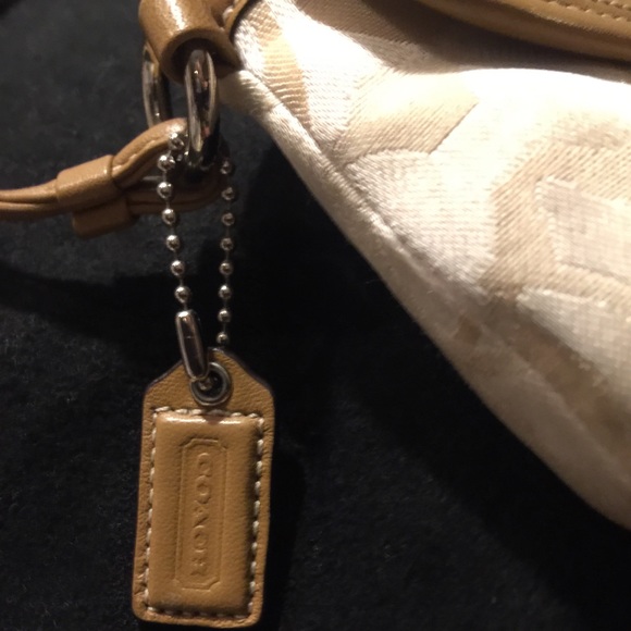 Coach wristlet - Picture 3 of 7